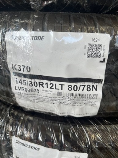 車のパーツ タイヤ、ホイール