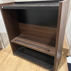 棚　ケーブル収納