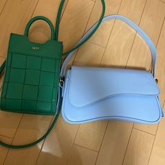 ほぼ新品カラーバック2点