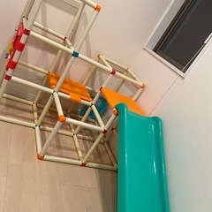 子ども　ジム　すべり台