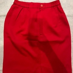 赤いスカートセットアップ の画像