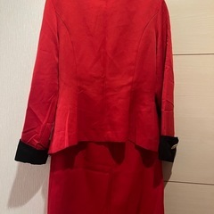 赤いスカートセットアップ の画像