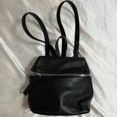 新品同様✨ KARA ブラックレザー バックパックの画像