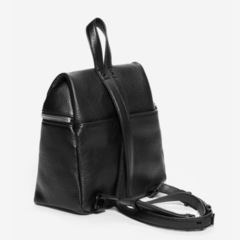 新品同様✨ KARA ブラックレザー バックパックの画像