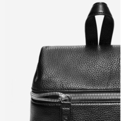 新品同様✨ KARA ブラックレザー バックパックの画像