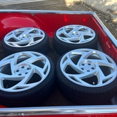 車のパーツ タイヤ、ホイール