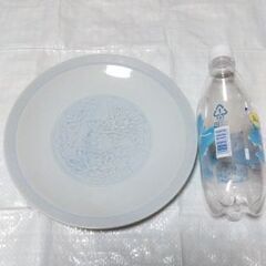 美しい青磁器に似ている大皿2枚セットの画像