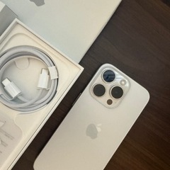 iPhone 15 pro ホワイトチタニウム　256GBの画像