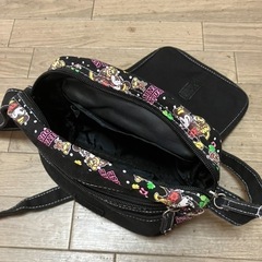 ミニーマウス×黒 POPなポケットいっぱいショルダーバッグの画像