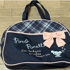 pom ponette ネイビー×ピンク系リボン付きかわいいボストンバッグの画像