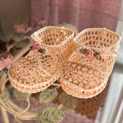 置き物　 Ornament 飾り物　赤ちゃんの編み靴