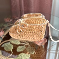 置き物　 Ornament 飾り物　赤ちゃんの編み靴の画像