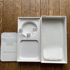 iPhone13空き箱　袋付きの画像