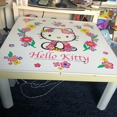 こたつテーブルと布団の画像