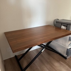 【定価40%オフ】ニトリの昇降式テーブルの画像