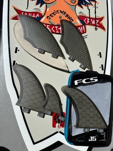 サンタクルーズ　SantaCruz Ozzie 5.8 軽量　フルセット、キールツインフィン、ツイン＋スタビフィン、美品格安激安サーフ