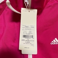 新品adidasスポーツウェア上の画像