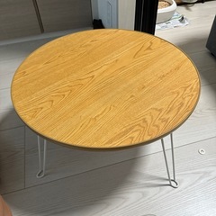 折りたたみテーブルの画像