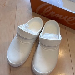 スリッポン　白　クロックスの画像