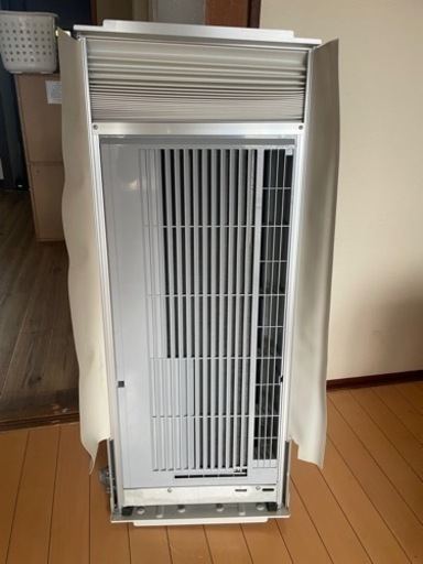 窓付けエアコン　美品