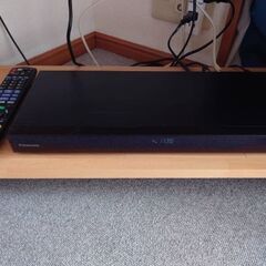 東芝の液晶テレビREGZAとPanasonicのブルーレイディスクレコーダーの画像