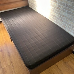ベッドフレーム、コイルマットレス（シングル）の画像