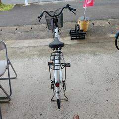 自転車☆Takeda☆A23AA07680、26インチ、ホワイトカラーーカラー、小傷・サビ、ママチャリ【こちらは店舗です。浜村鹿野温泉ICから3分 買取本舗 宮本リサイクル 営業時間9～19時 定休日水曜のみ←連絡できませんm(_ _)mの画像