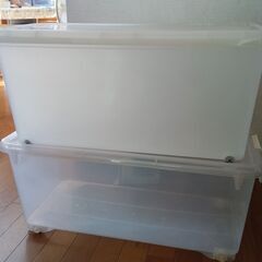 プラの衣装ケース　高さ73cm　幅40cm　高さ33cm