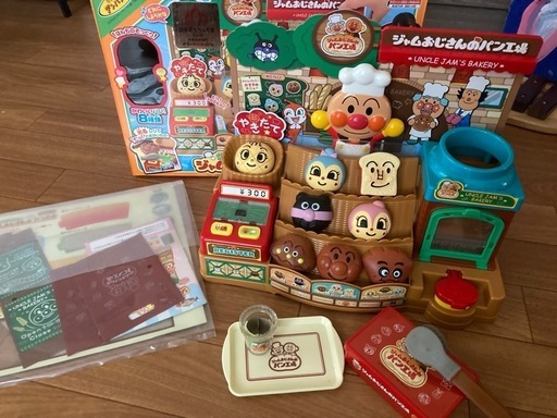 ジャムおじさんのパン工場　アンパンマン