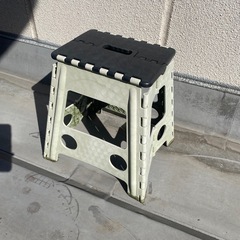 【無料】折りたたみ椅子　プラスチック