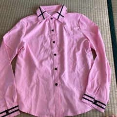 ピンクシャツ
