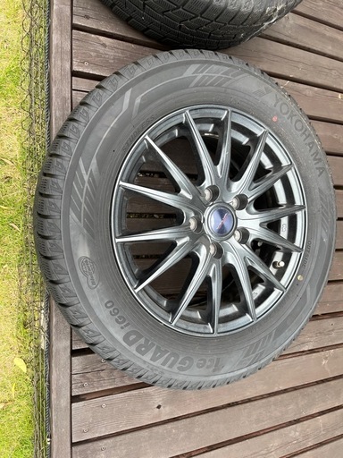 スタッドレスタイヤ　215 60 R16