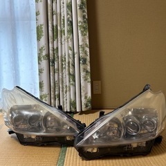 プリウスα前期　ヘッドライト