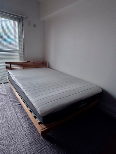 美品セミダブルベッド　フレーム　マットレス　エアウィーヴ付き