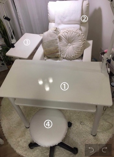 ネイルサロンのチェアとテーブルセット(完了)