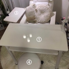 ネイルサロンのチェアとテーブルセット(完了)
