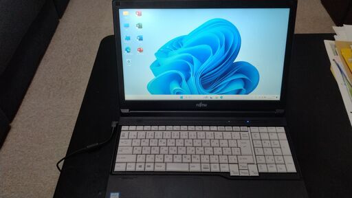富士通第8世代CPU Windows11ノートパソコン