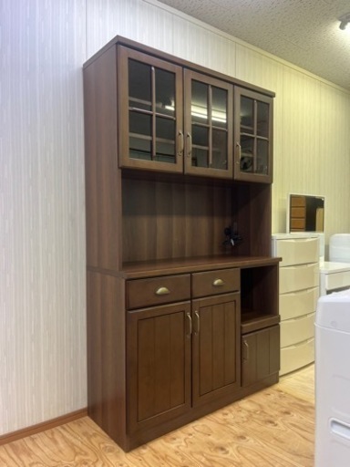 大人気商品!! キッチンボード入荷しました!! オシャレなカントリー調家具!! ニトリ ミランダ2 120DBR ブラウン系  家具 収納家具 食器棚、キッチン収納