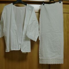 着物インナーや着物関係の小物まとめて　インナー上下、帯揚げ、紐、半襟、帯板？着付けのときに使うもの？の画像