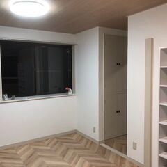 おすすめ戸建て出ました！３LDKの60㎡越え！礼金・仲介手数料ありません！家賃８７,０００円、管理費３，０００円！バストイレ別・独立洗面台・ガスキッチン２口設置済み・風通しのいいお部屋です！諸条件何でもご相談くださいませ！家具のステージング済み！「北欧風の家」 - 不動産