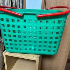 みどり色のカゴ