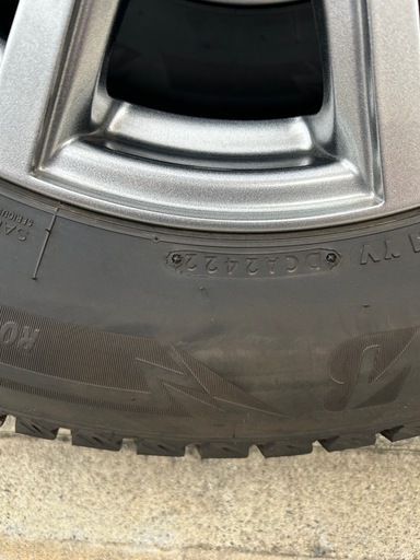 2022年製　215/70R16 ブリザック　スタッドレス　岐阜　愛知　デリカ