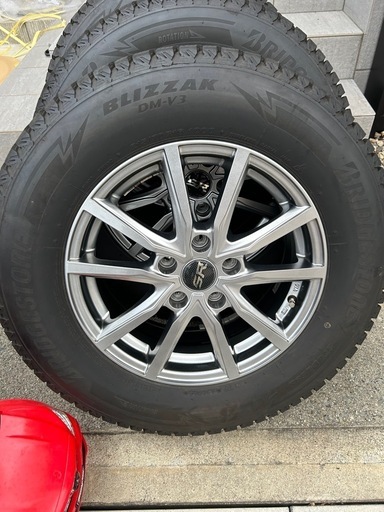 2022年製　215/70R16 ブリザック　スタッドレス　岐阜　愛知　デリカ