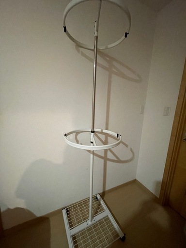 新品同様　ハンガーラック　回転