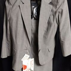 レディーススーツあげます