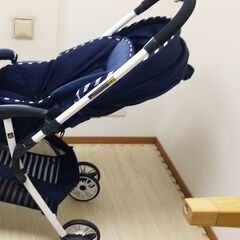 西松屋のデ・ヨーネ レジェ NAVY ベビーカーの画像