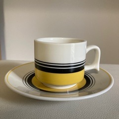 アンティークなコーヒーカップとソーサー