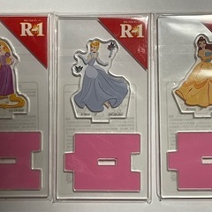 ②アクリルスタンド３つ