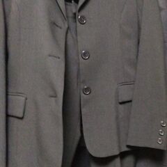 黒スーツあげます