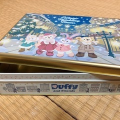 ディズニーお菓子缶 ダッフィフレンズの画像